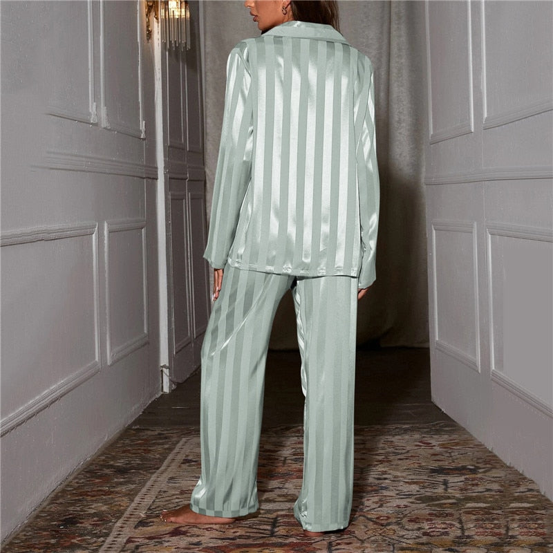 Eleganter Damen-Schlafanzug aus sanftem Stoff