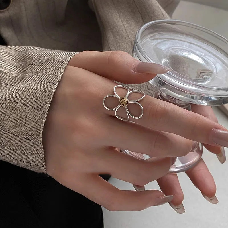 Alizee – Silberring in Blumenform