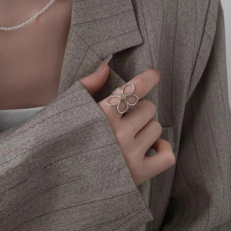 Alizee – Silberring in Blumenform