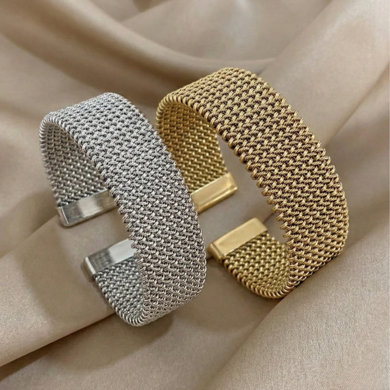 Raya – Armband aus Titanstahl mit graviertem Kabel
