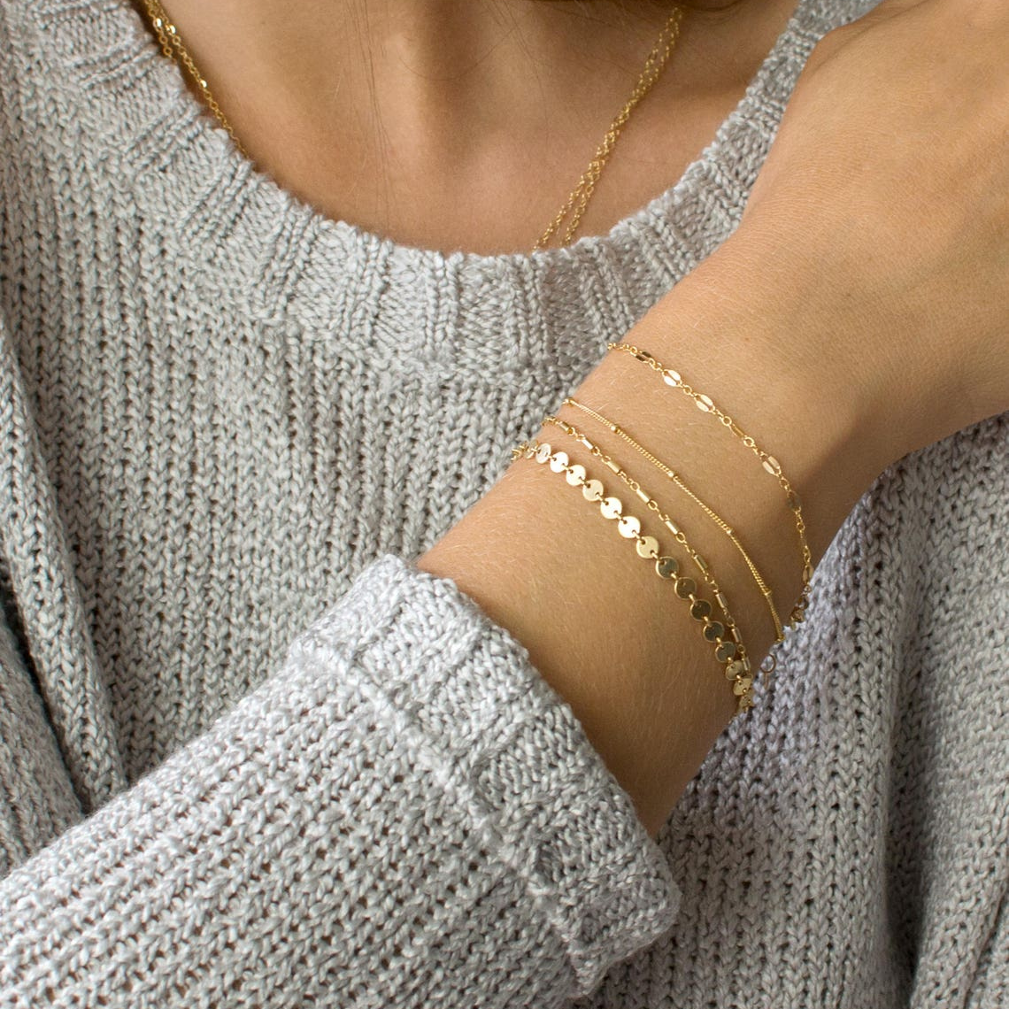 Halskette mit Ketten-Disk-Armband - Set aus Schichtenarmbändern