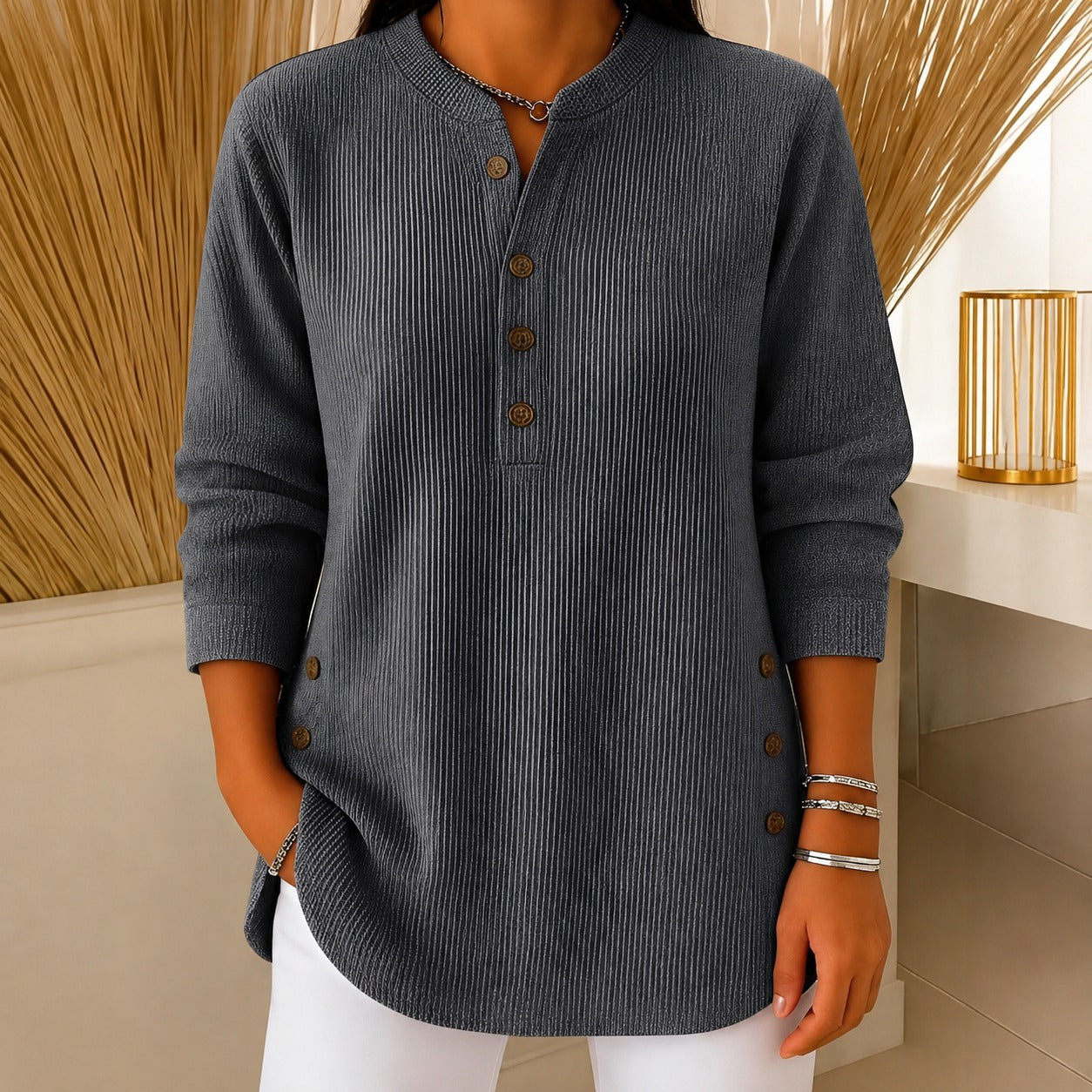 Jocelyn - Ein bequemer Damenpullover mit Knopfdetails