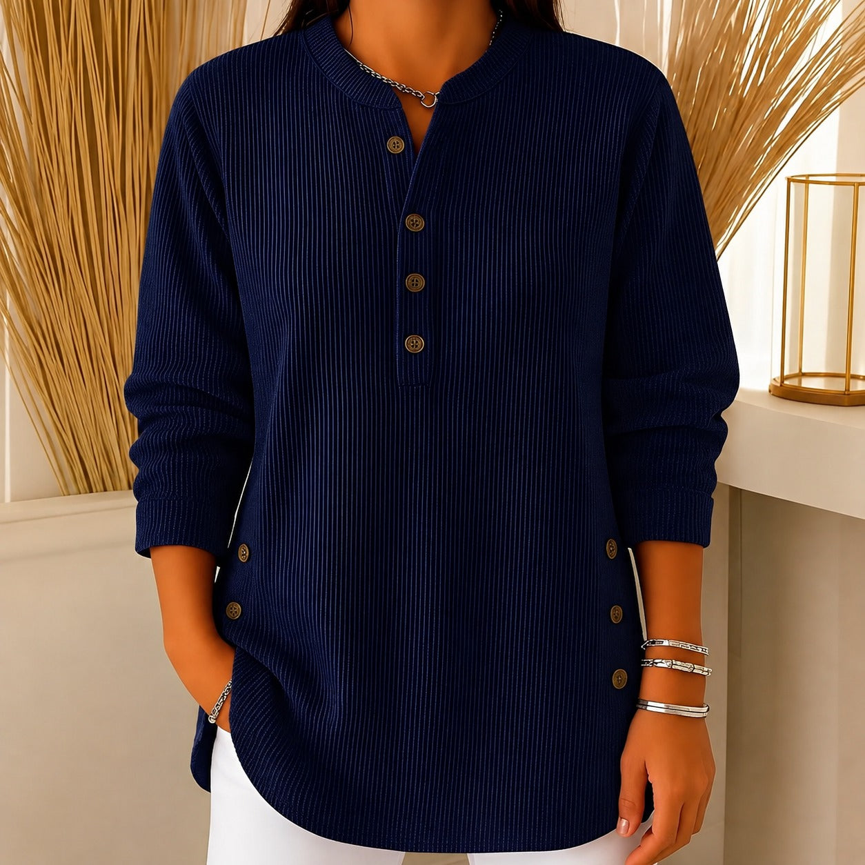 Jocelyn - Ein bequemer Damenpullover mit Knopfdetails