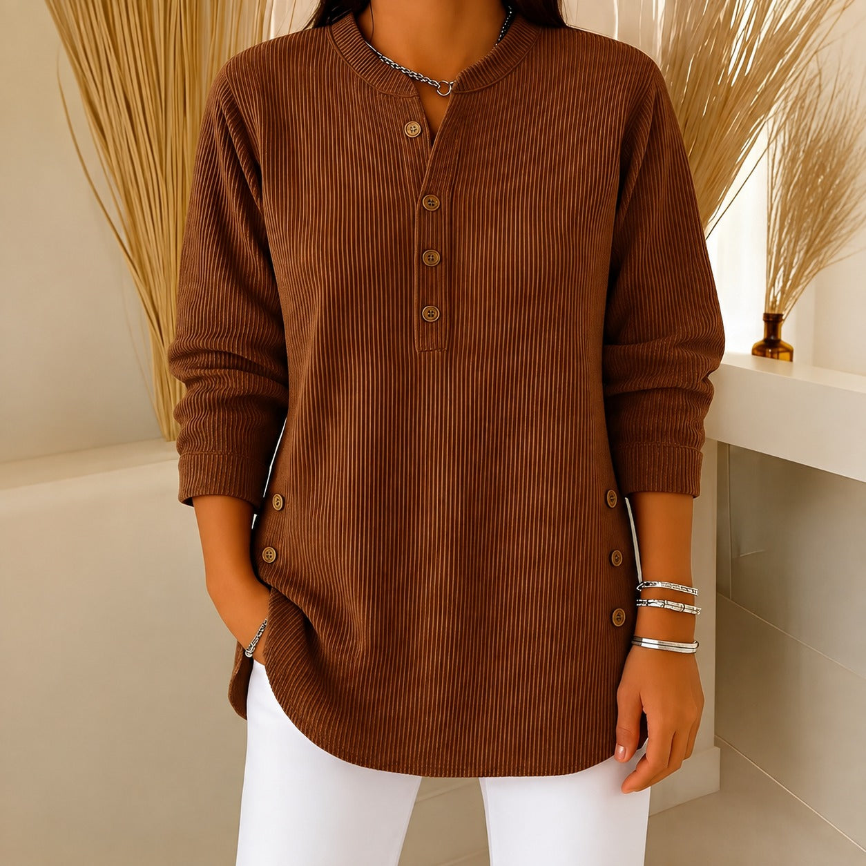 Jocelyn - Ein bequemer Damenpullover mit Knopfdetails
