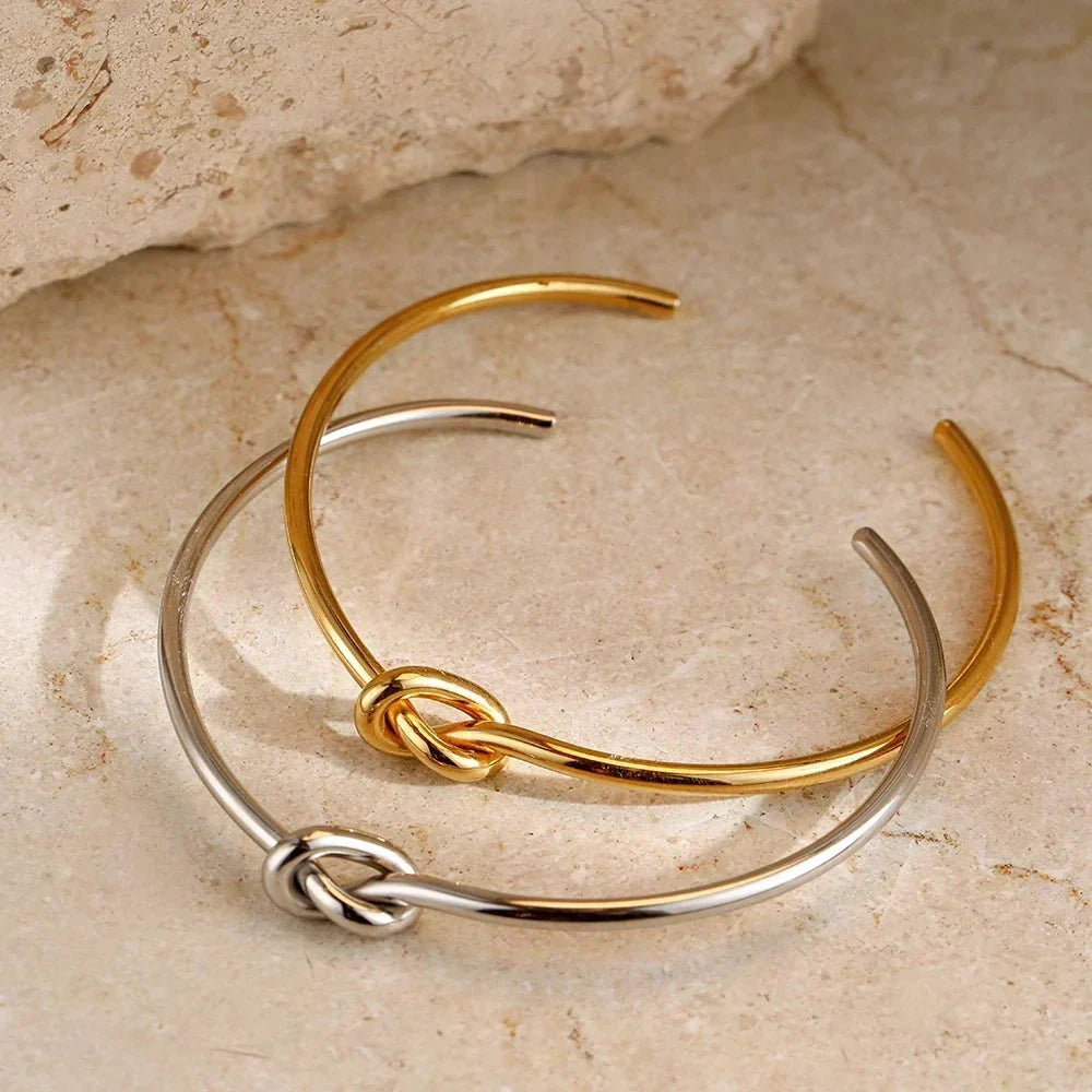 Clea – Zeitloses Armband mit Knoten
