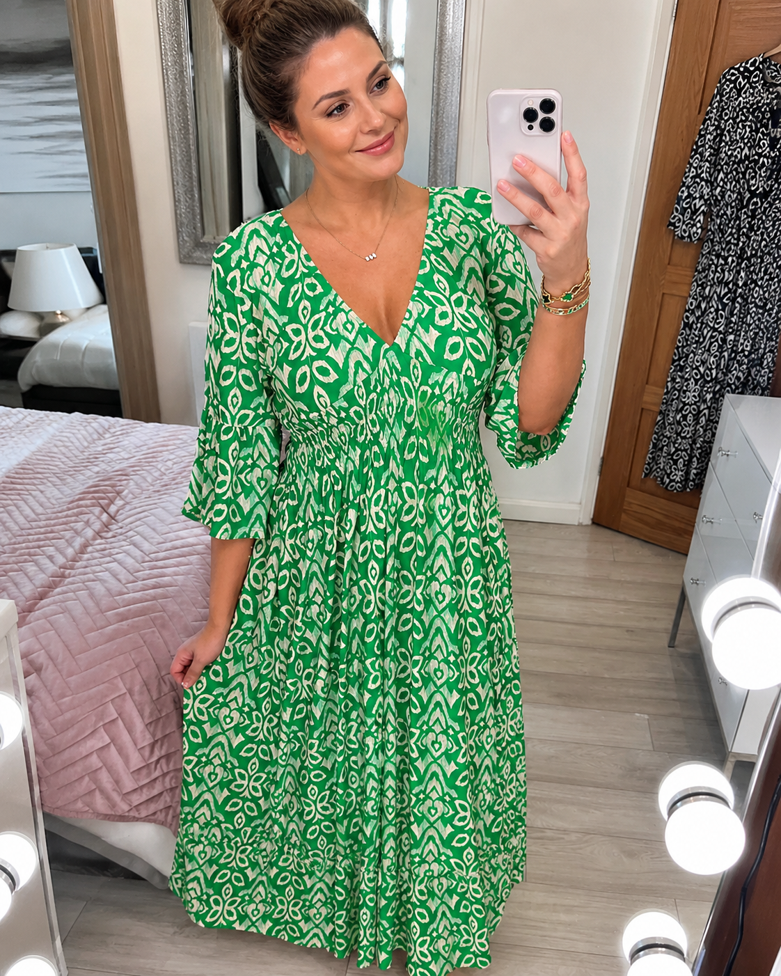 Yvonne - Elegantes Kleid mit Highlights