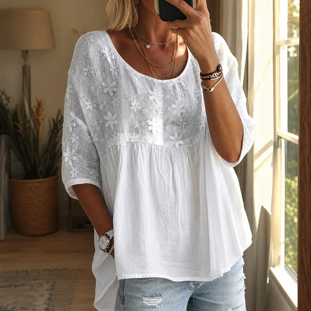 Damen Bluse Rundhals-Ausschnitt, 3/4-Ärmel, vorderes Panel mit Raffung und floraler Stickerei, locker geschnitten