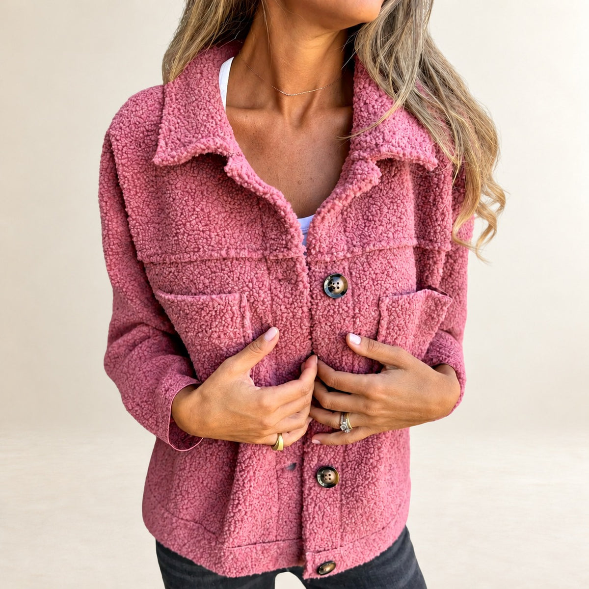 Damen Kurzjacke - Knopfverschluss vorne, strukturierte Oberfläche, breiter Reverskragen, zwei aufgesetzte Taschen, lockerer kastiger Schnitt