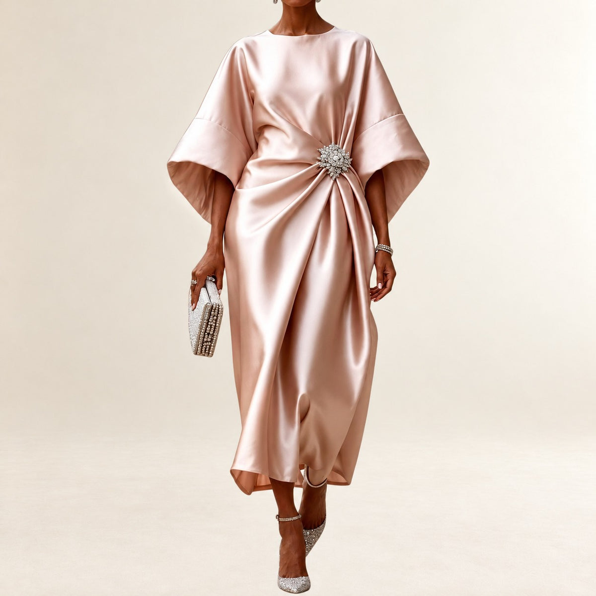 Damen Midi-Kleid mit Schiffskragen-Ausschnitt und weiten Kimonoärmeln - seitliche Drapierung mit Brosche