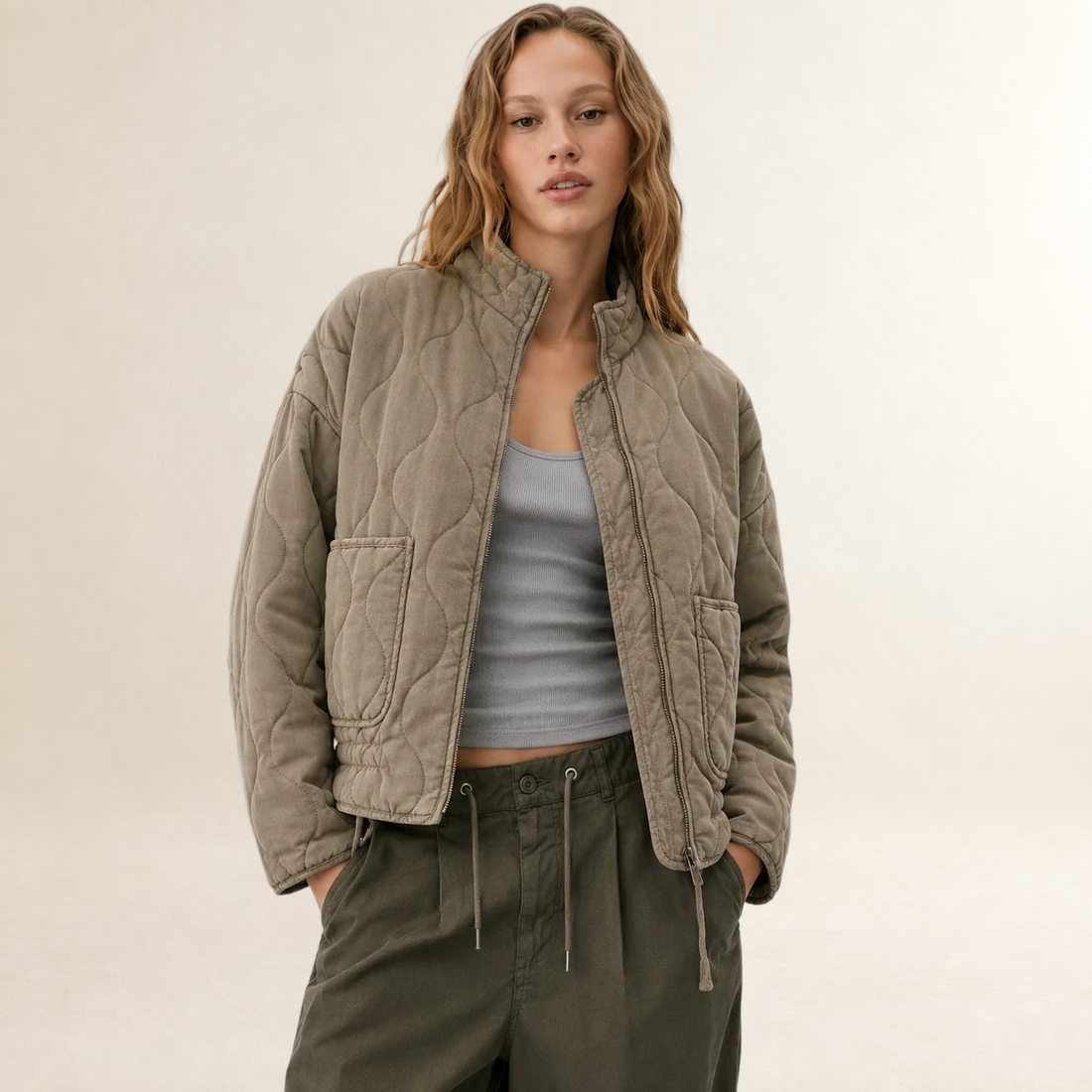 Damen Steppjacke mit hohem Kragen und großen Pattentaschen - Relaxter Schnitt