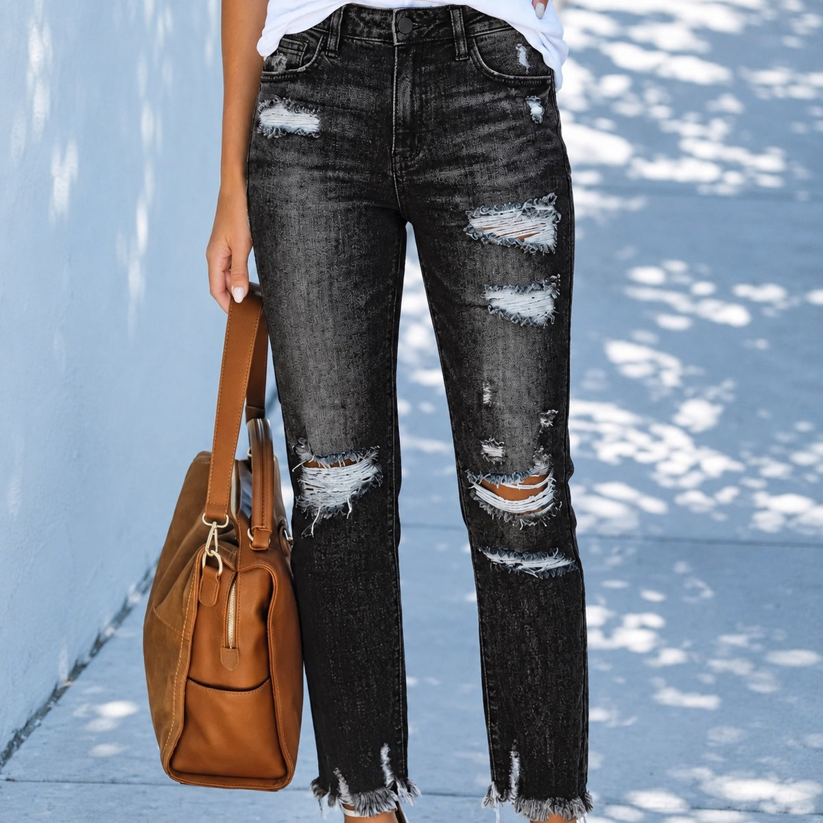 Damentragende Jeans mit geradem Bein, verwaschener Optik, fransiger Saum und lockerer Passform