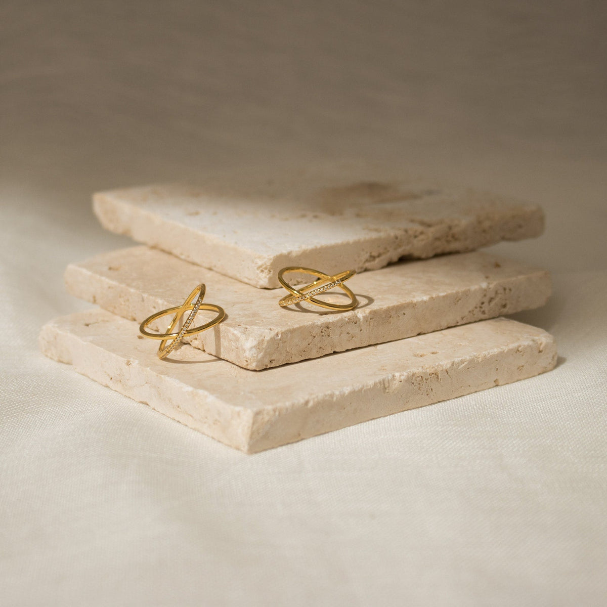 Lena – Hochwertiger Pavé X Ring