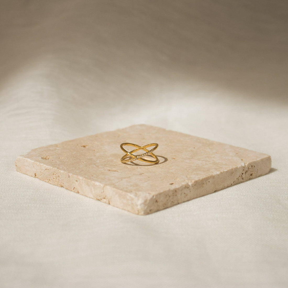 Lena – Hochwertiger Pavé X Ring