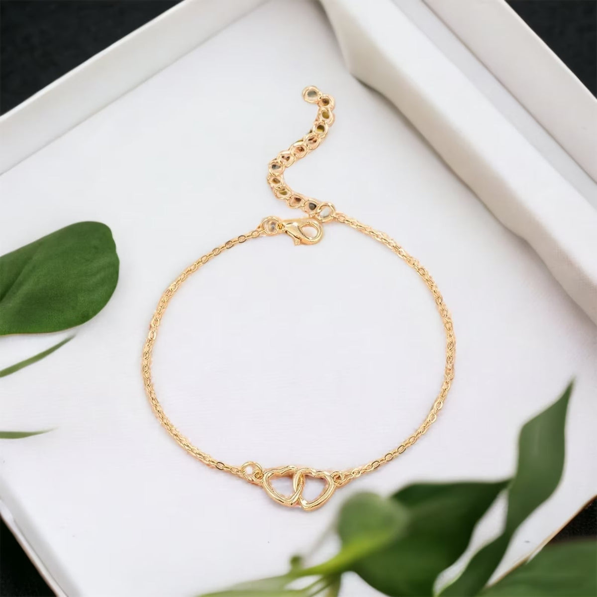 Einfach gehaltene Herzfußkette - Fußkette mit Herzmotiven
