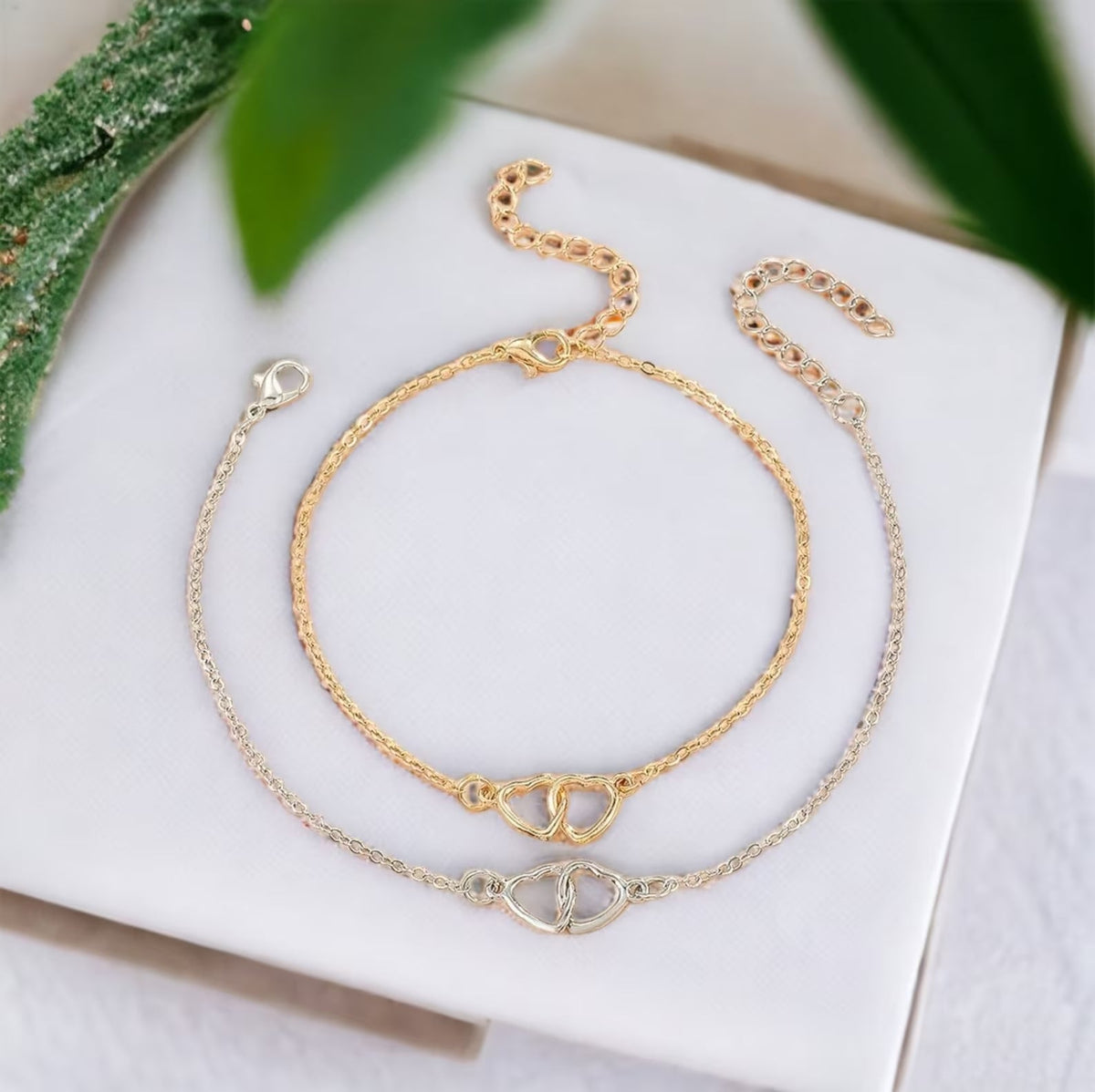 Einfach gehaltene Herzfußkette - Fußkette mit Herzmotiven