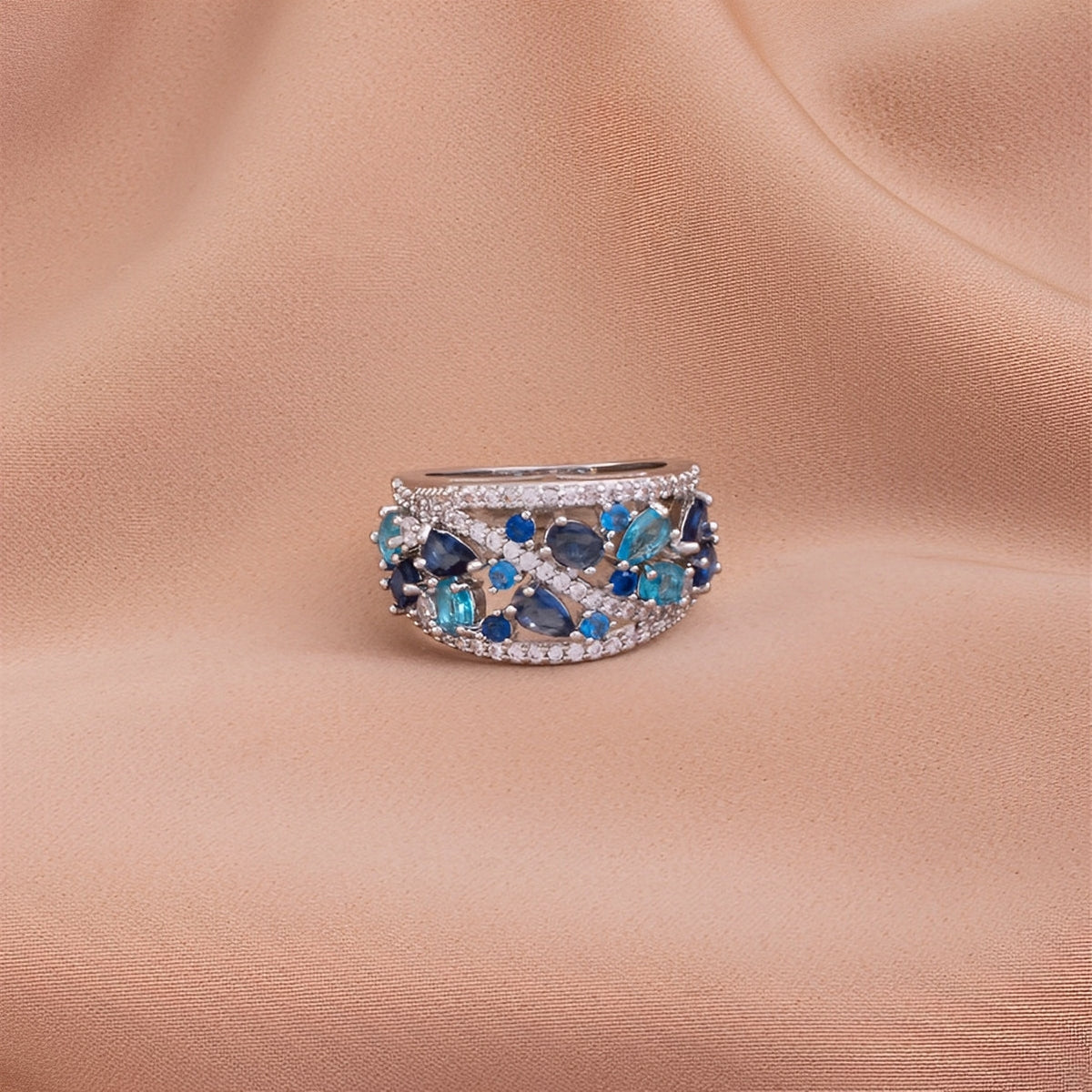 Julie – Vintage-Ring mit blauer Zirkonia und goldenen Akzenten