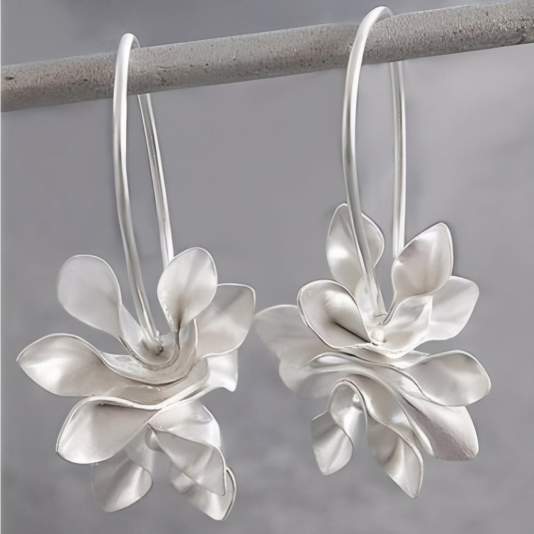 Chary – Vintage Ohrringe mit Blumen aus Silber