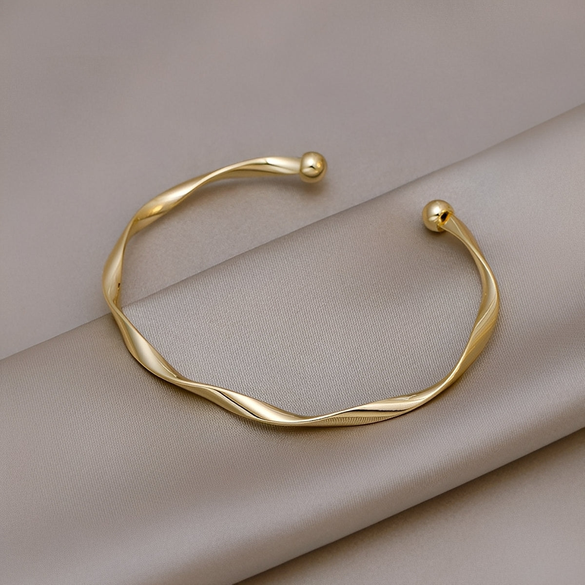 Lara – Armband in Gold mit Stil