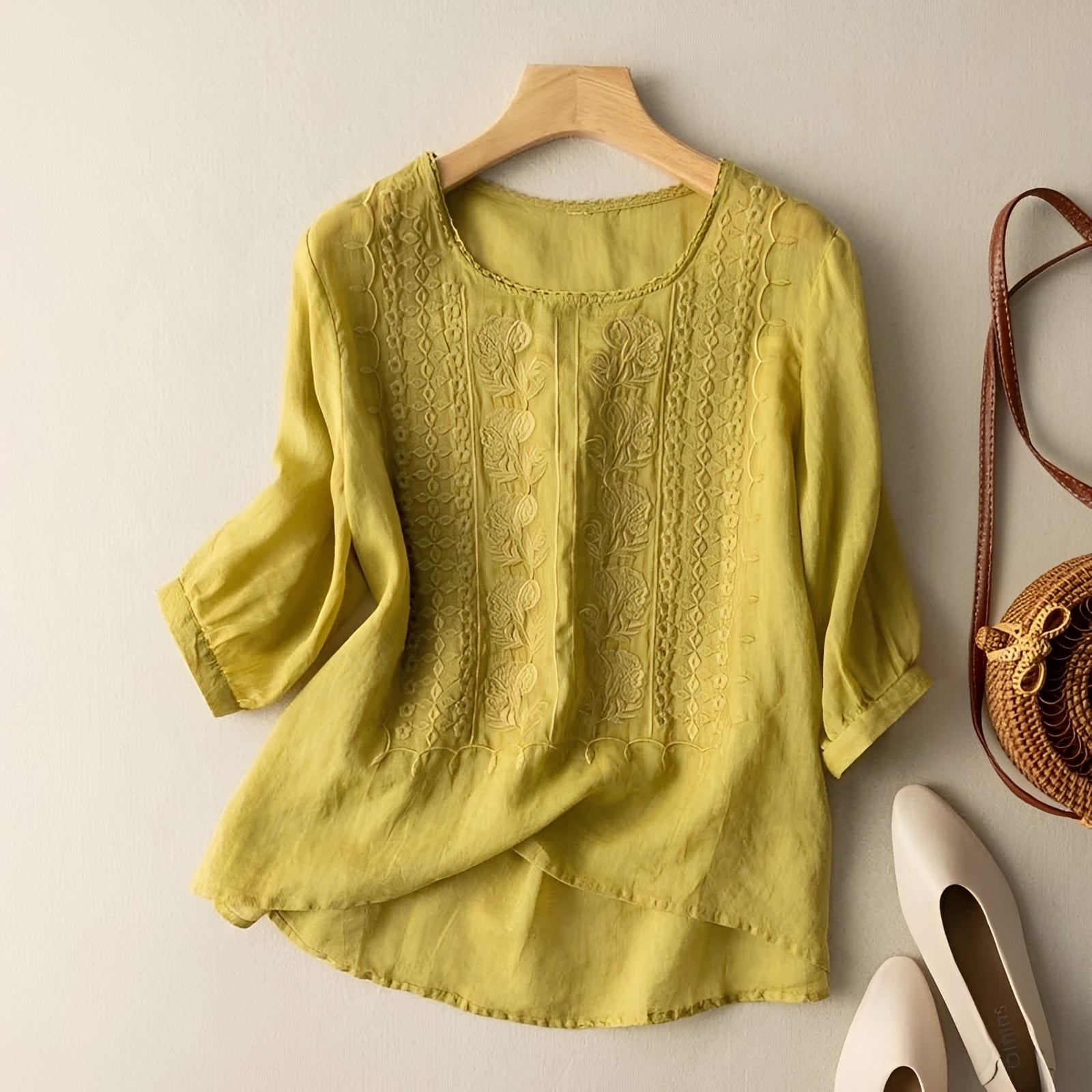 Daniyal - Luftige Bluse mit Stickereidetails