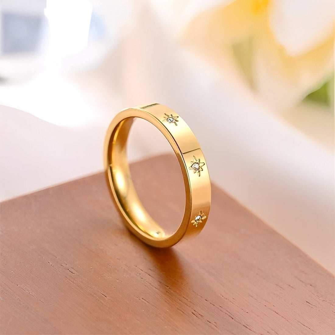 Nova – Goldring mit leuchtenden Sternen