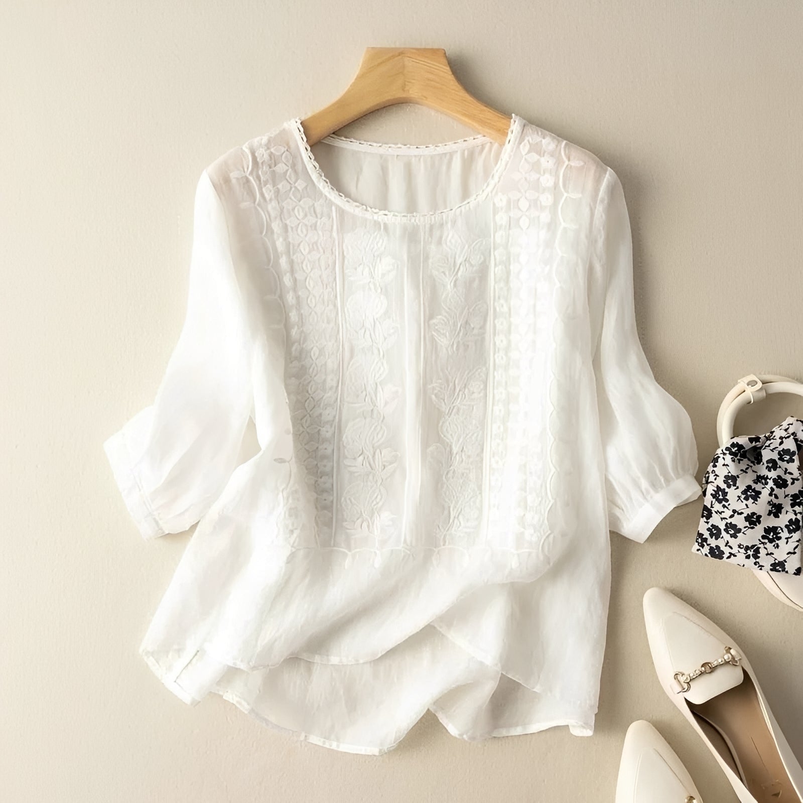 Daniyal - Luftige Bluse mit Stickereidetails