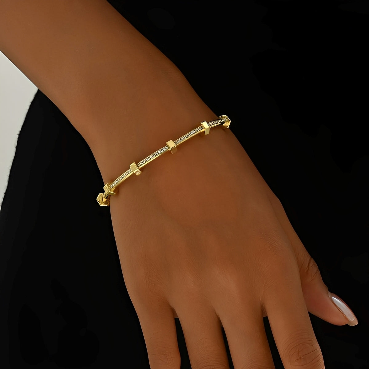 Amy – leuchtendes goldfarbenes Armband