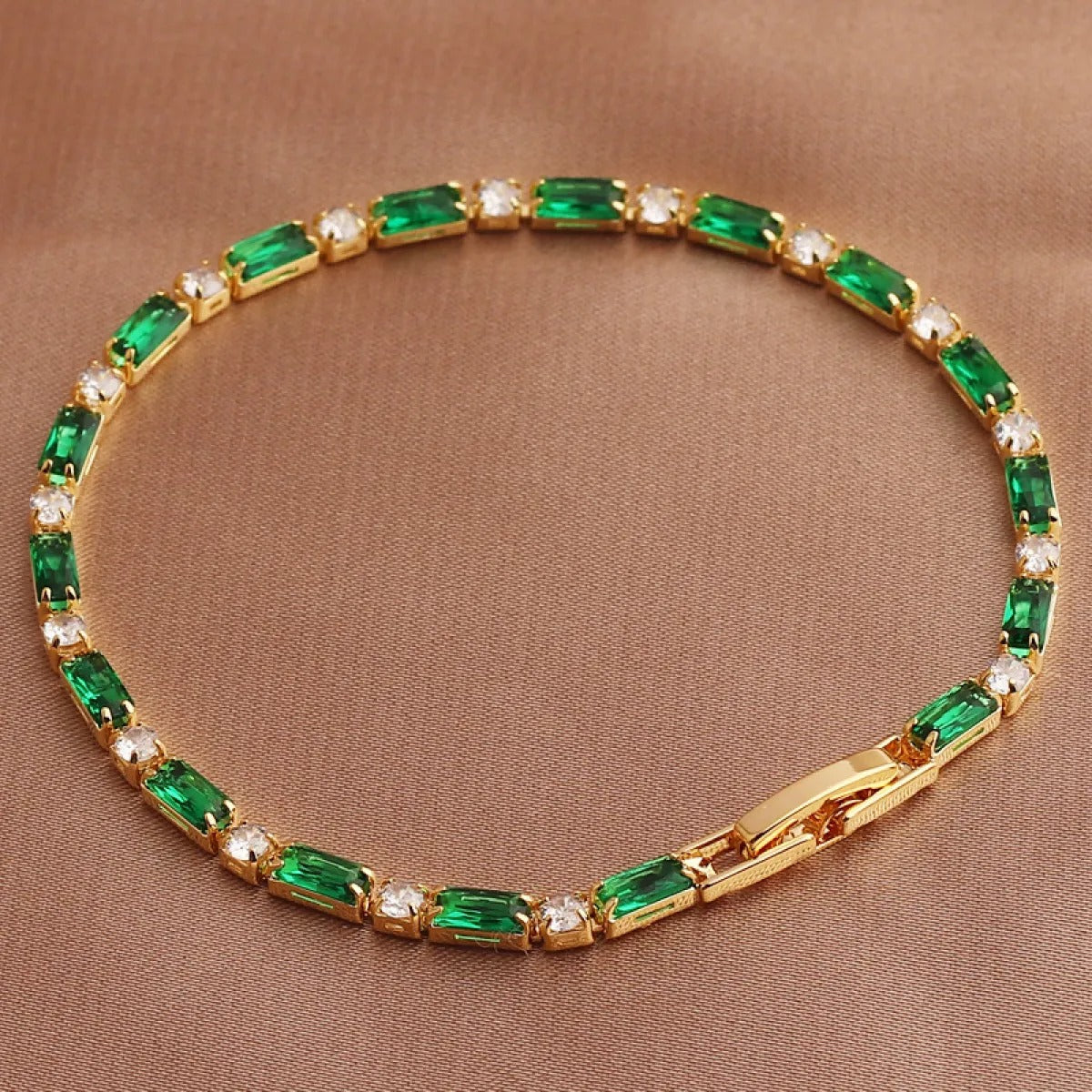 Miralyn – Stilvolles Goldenes Armband