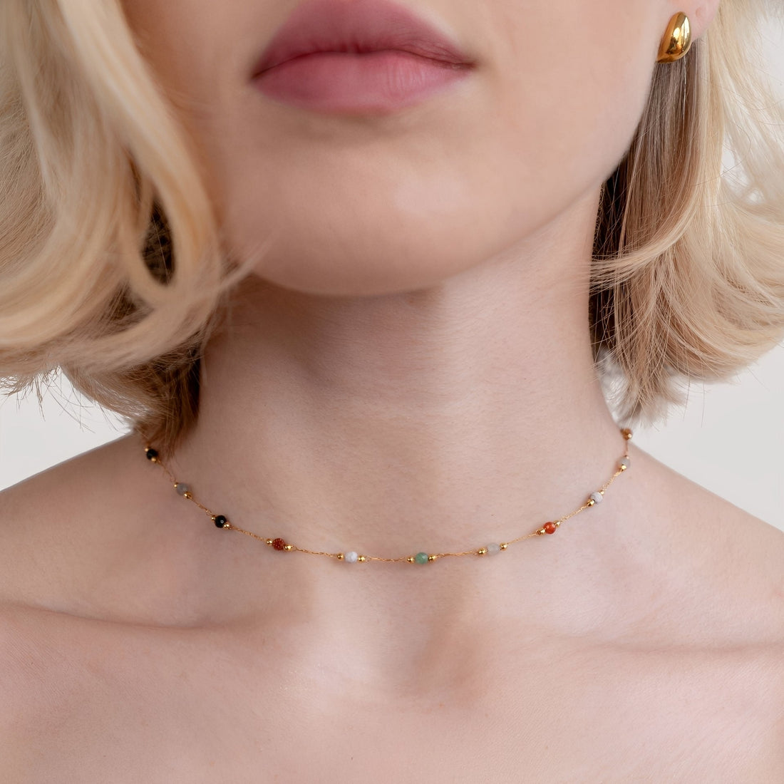 Malou – Farbige Gliederhalskette mit Perlen
