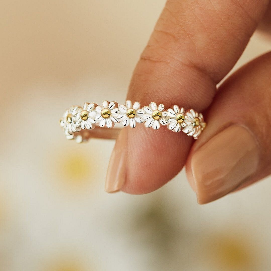 Dahliana – Verstellbarer Ring mit Margerite aus Silber und handbemaltem Emaille
