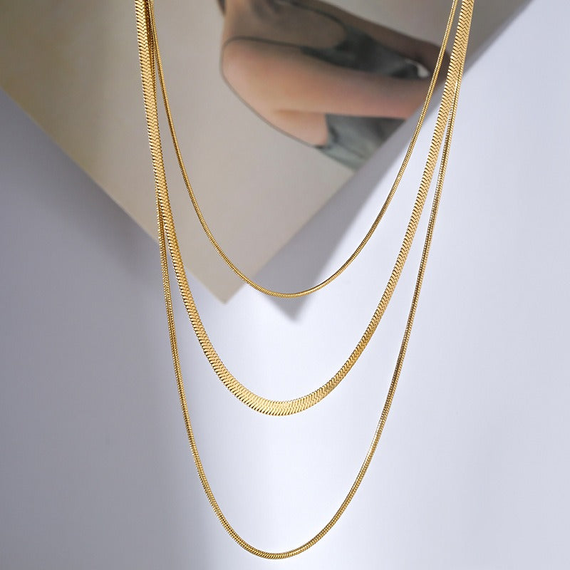 Ashley – Dreireihige Schlangenkette in Gold