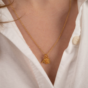 Sabrina - Buchstabenanhänger aus Gold