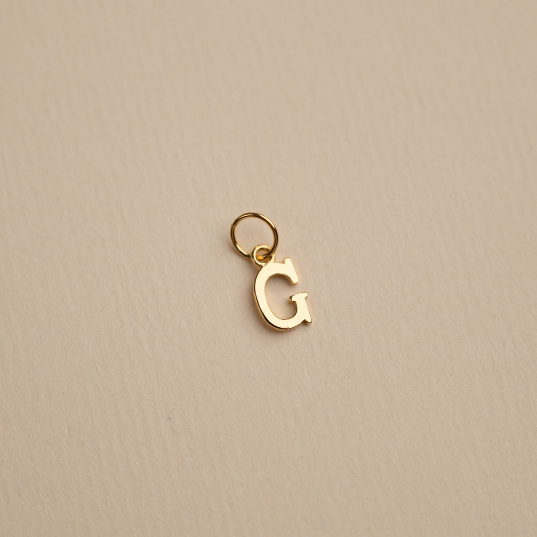 Sabrina - Buchstabenanhänger aus Gold