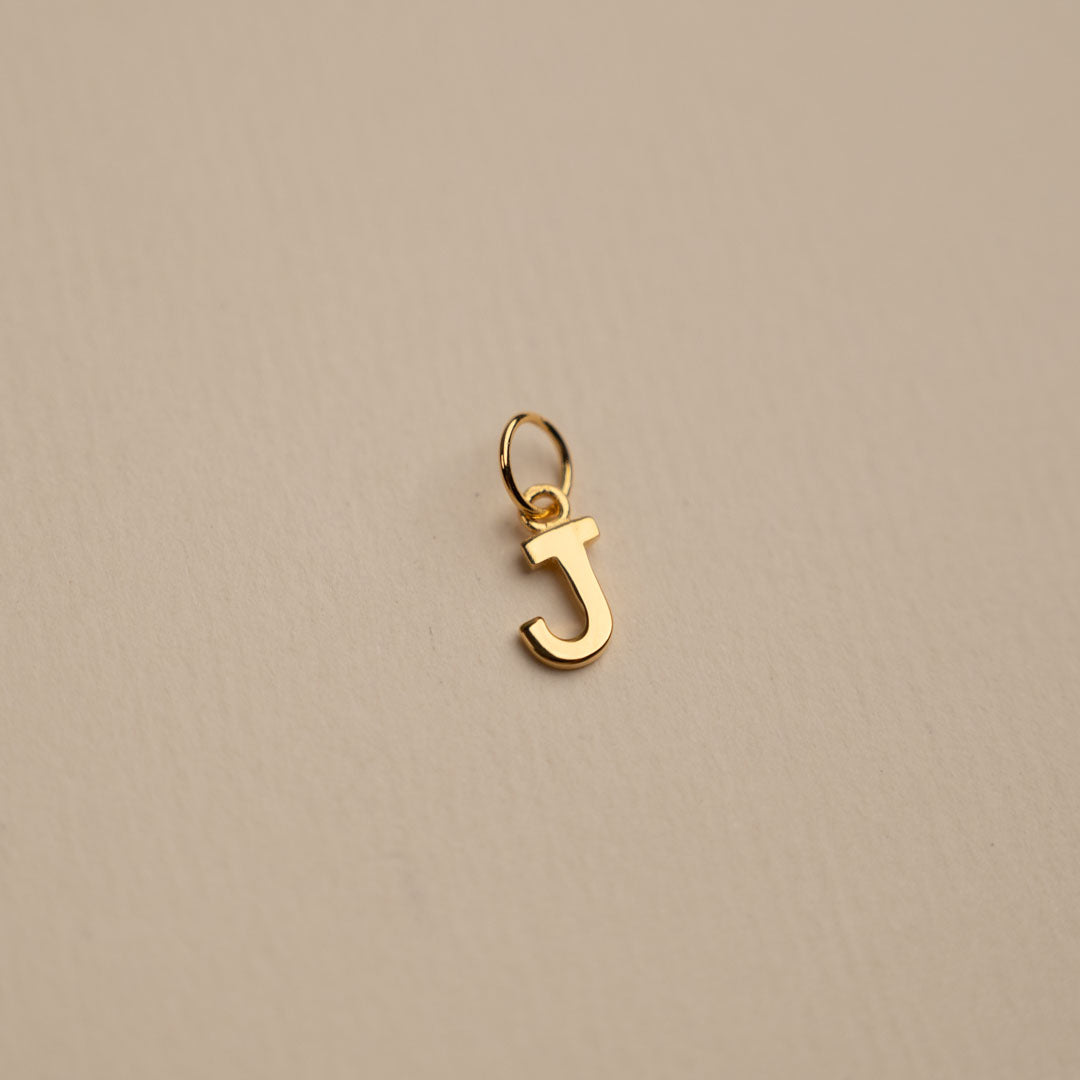 Sabrina - Buchstabenanhänger aus Gold