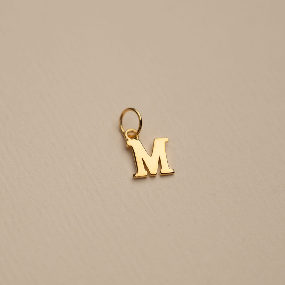 Sabrina - Buchstabenanhänger aus Gold