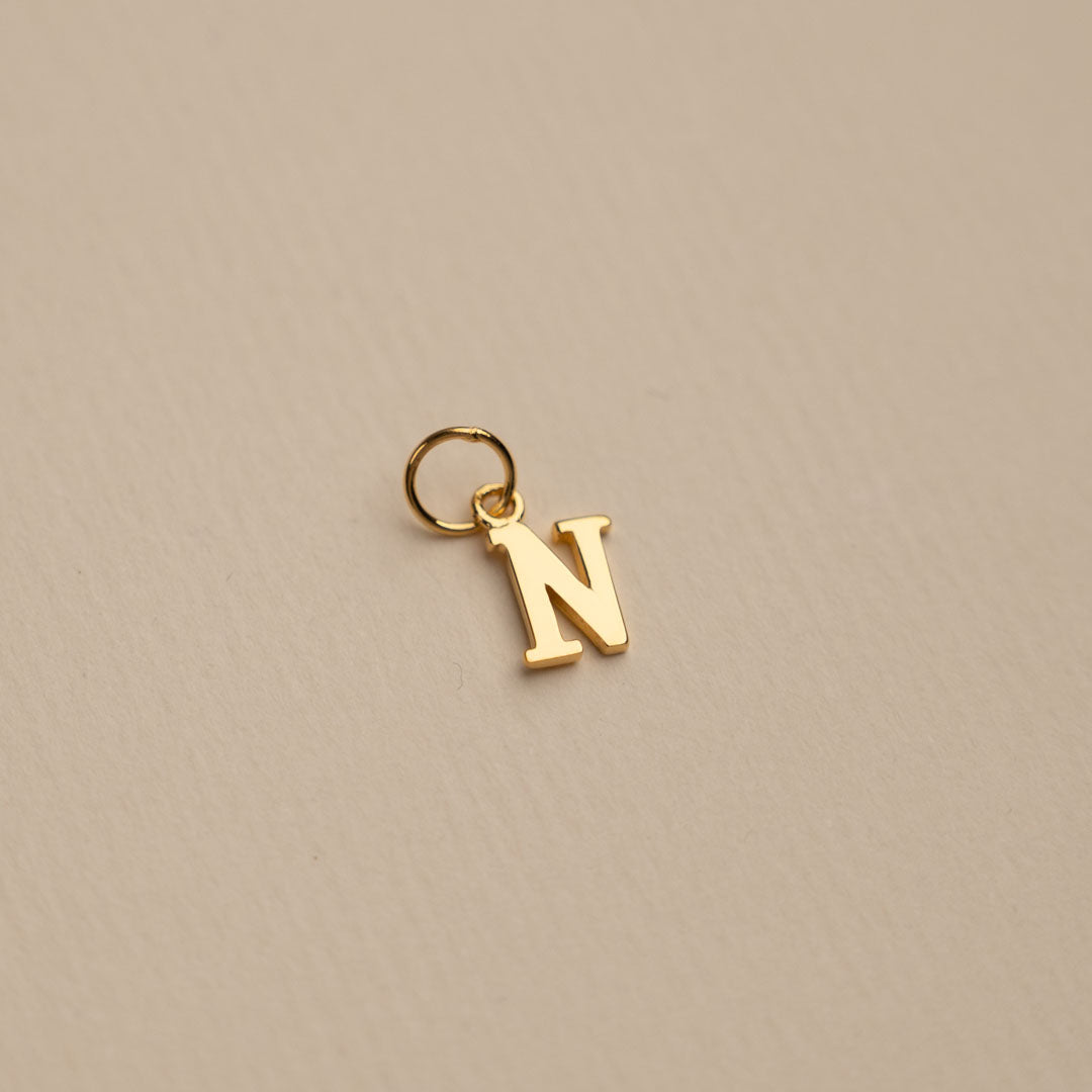 Sabrina - Buchstabenanhänger aus Gold