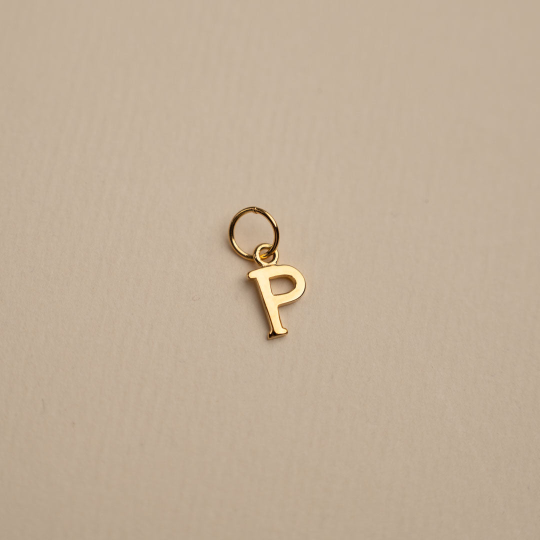 Sabrina - Buchstabenanhänger aus Gold