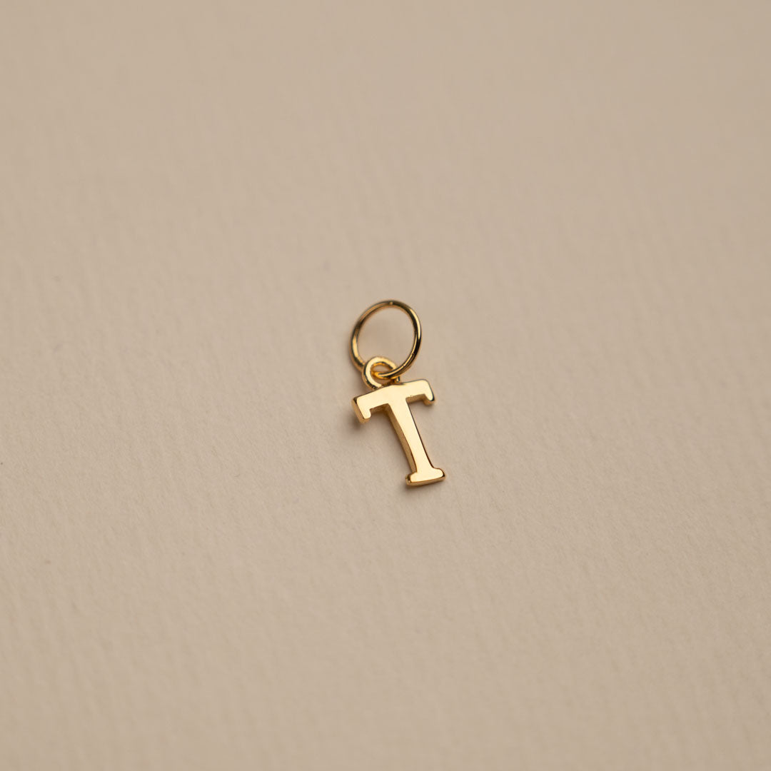 Sabrina - Buchstabenanhänger aus Gold