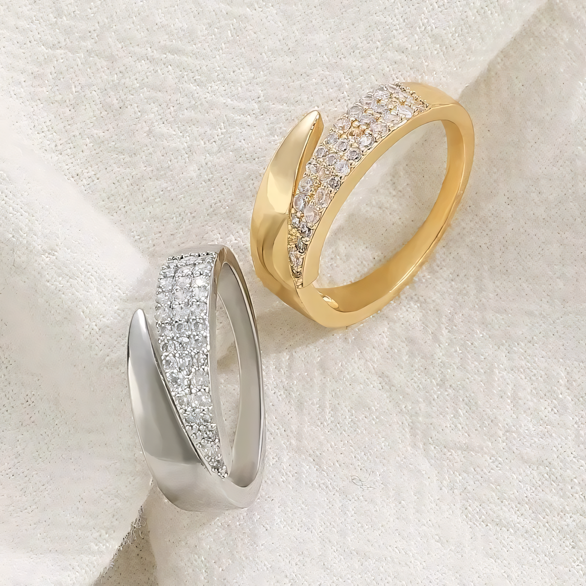 Irina – Gebogener Ring in 18K Gold