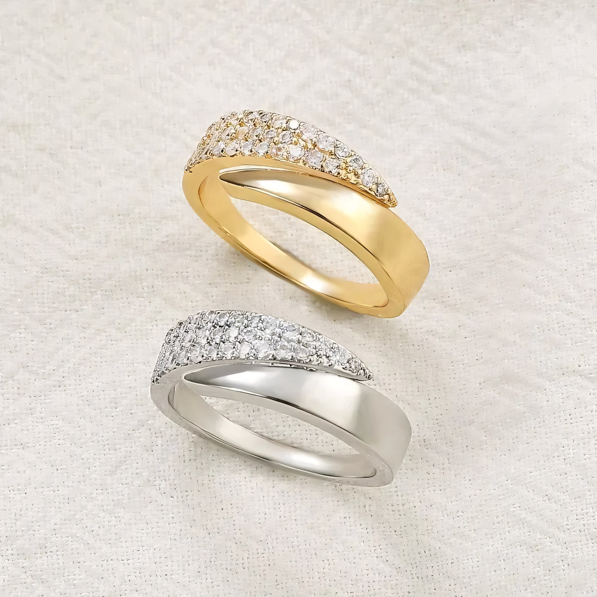 Irina – Gebogener Ring in 18K Gold