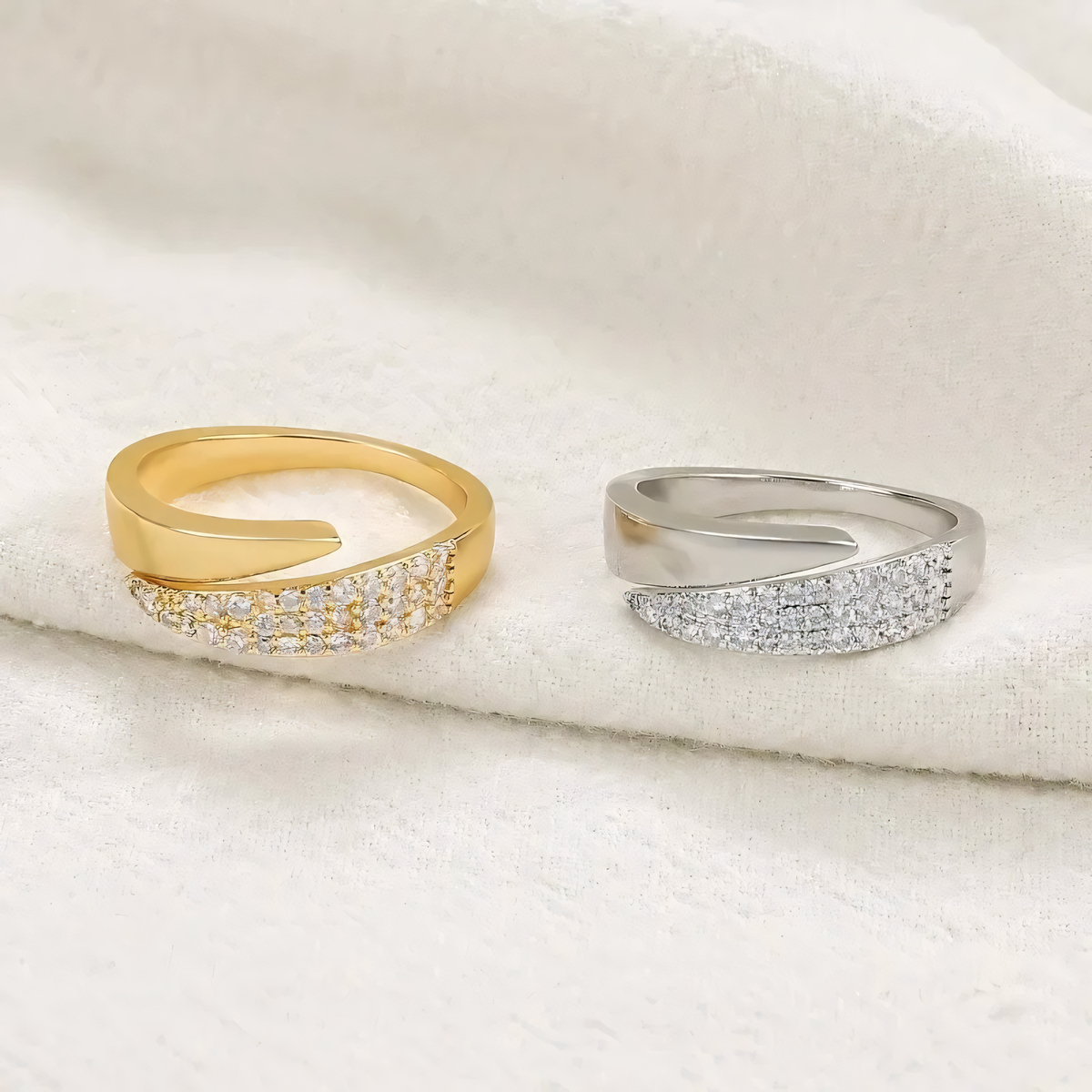 Irina – Gebogener Ring in 18K Gold