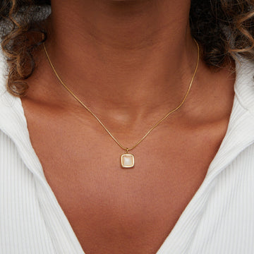 Riva – Kette mit schimmerndem Mondsteinanhänger